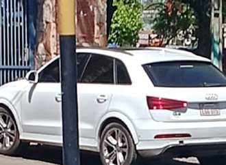 Baruja usa vehículo incautado de forma particular