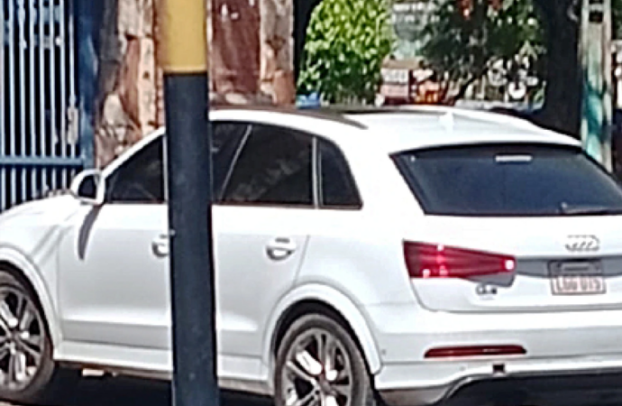 Baruja usa vehículo incautado de forma particular