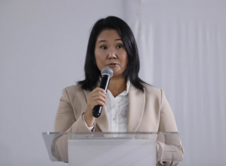 Fujimori vuelve a buscar presidencia peruana