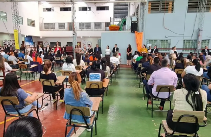 Salud desigual docentes reprobados y deuda